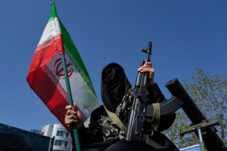 Imagen de soldados de la Guardia Revolucionaria Iraní en una ceremonia oficial