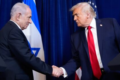 El presidente de Estados Unidos, Donald Trump, hablando en una rueda de prensa sobre el acuerdo con Irán