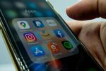 Imagen de una pantalla de computadora con error de conexión a Facebook e Instagram