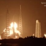 Imagen de la explosión del cohete New Glenn de Blue Origin en una plataforma de lanzamiento en Florida