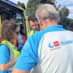 Imagen de una carretera con un vehículo de emergencia en el lugar de un accidente de moto en Parla