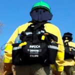 Un helicóptero sobrevuela la zona del incendio en el paraje Rancho del Guadiamar