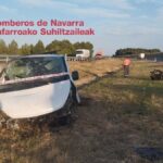 Vehículo accidentado en la mediana de la AP-68 en Murchante
