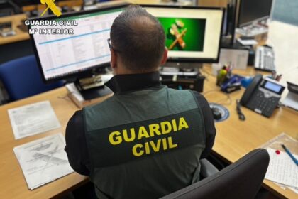 Imagen de agentes de la Guardia Civil en una operación de detención de sospechosos de robos en viviendas de Moncada