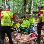 Imagen de un helicóptero de rescate en una zona montañosa de Euskadi