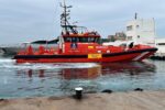 Imagen de una embarcación de rescate en el mar con agentes de la Guardia Civil y la Policía Nacional.