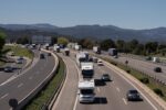 Imagen de tráfico en la salida de Barcelona con coches circulando por la autopista