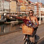 Ciclistas en Copenhague, ejemplo de movilidad activa que define el patrón de ciudades con alta calidad de vida urbana