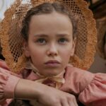 Familia Ingalls en escena de La casa de la pradera, adaptación moderna de Netflix con conflictos territoriales y económicos