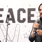 Ringo Starr en ceremonia de doctorado honoris causa, símbolo de cómo la cultura pop redefine el legado artístico
