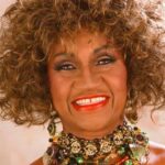 Gráfico de inteligencia artificial recreando la voz de Celia Cruz para analizar el futuro de la música y el legado artístico