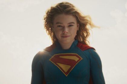Cartel de Supergirl con cifras de taquilla, reflejo del cambio en el cine de superhéroes