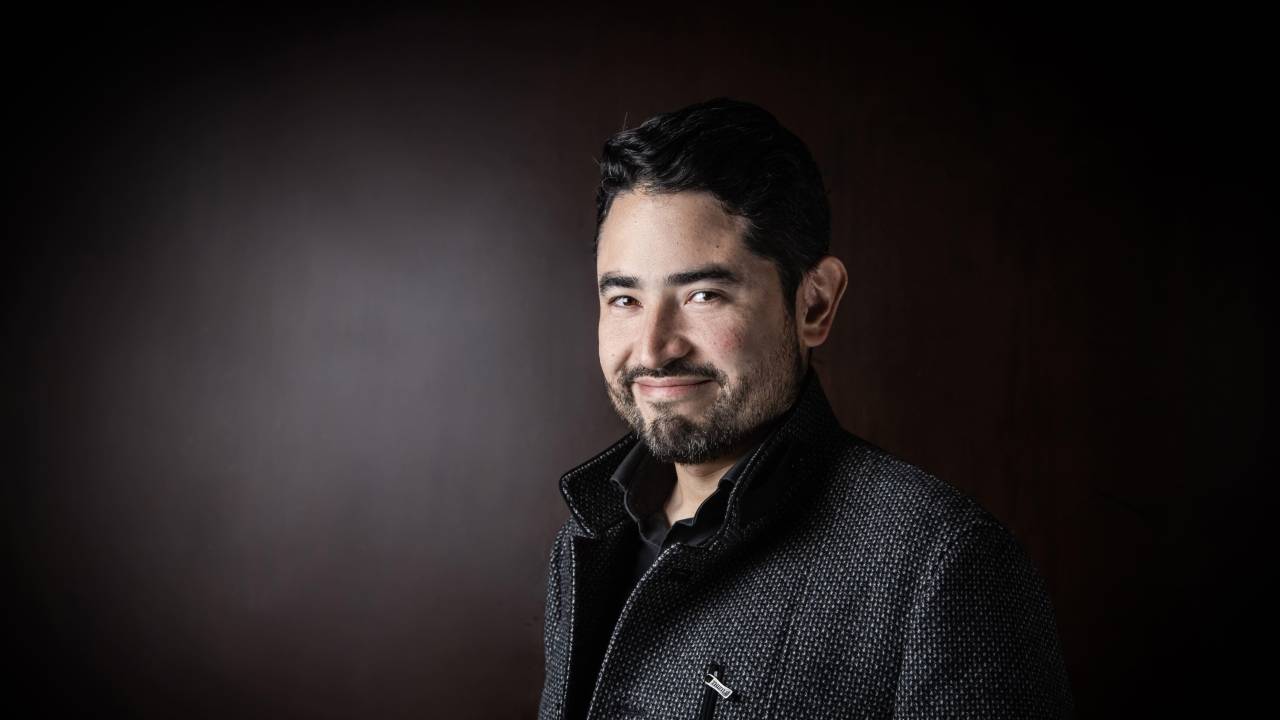 Freddy Vega de Platzi analizando el impacto de la IA en el futuro del trabajo y la capacitación humana