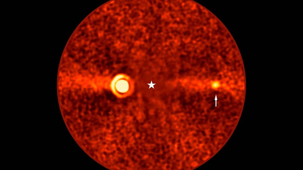Imagen de Beta Pictoris d, el exoplaneta tenue detectado en datos archivados del Very Large Telescope, redefiniendo la búsqueda de planetas