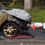 Jóvenes en protesta por seguridad vial frente a sede de la ONU, reflejando el patrón de 132 muertes por hora