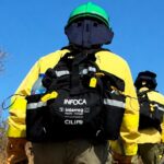 Helicópteros y brigadas combatiendo el incendio en Santa Elena, Jaén, con 190 desalojados