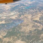 Helicóptero semipesado y aviones anfibios en acción durante el incendio en Morón de la Frontera