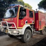 Más de 400 efectivos trabajarán durante la noche para contener el incendio al norte del Pantano de San Juan